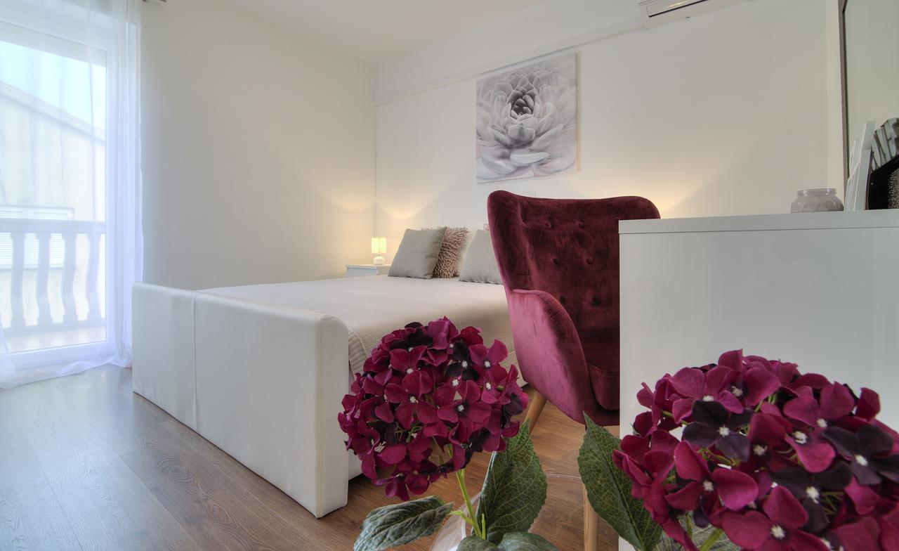 סנג' Apartments Lola מראה חיצוני תמונה