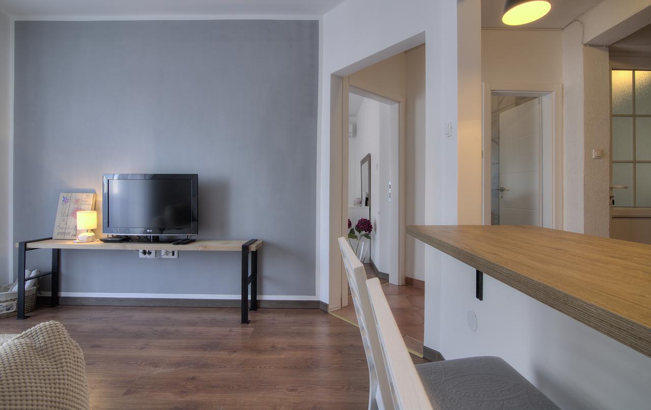סנג' Apartments Lola מראה חיצוני תמונה