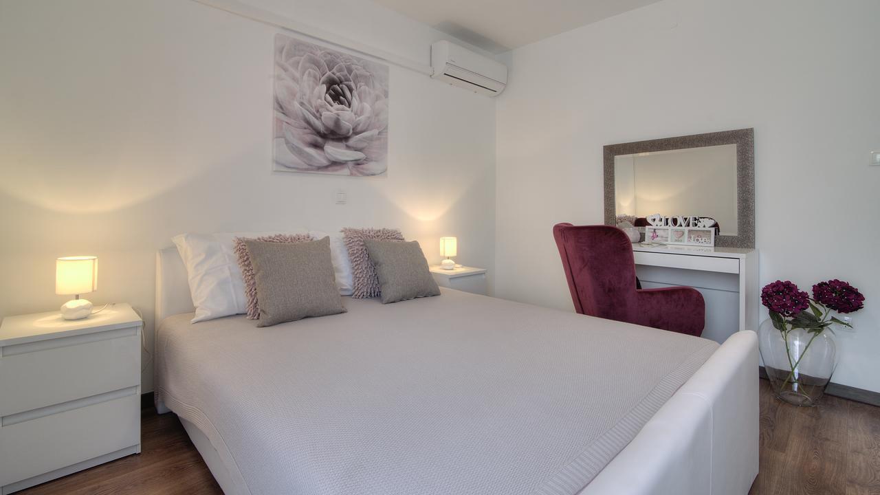 סנג' Apartments Lola מראה חיצוני תמונה