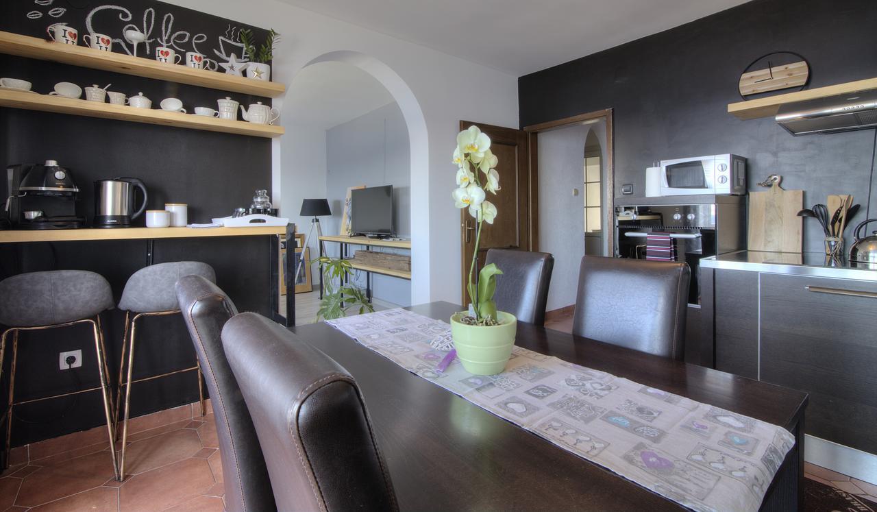 סנג' Apartments Lola מראה חיצוני תמונה